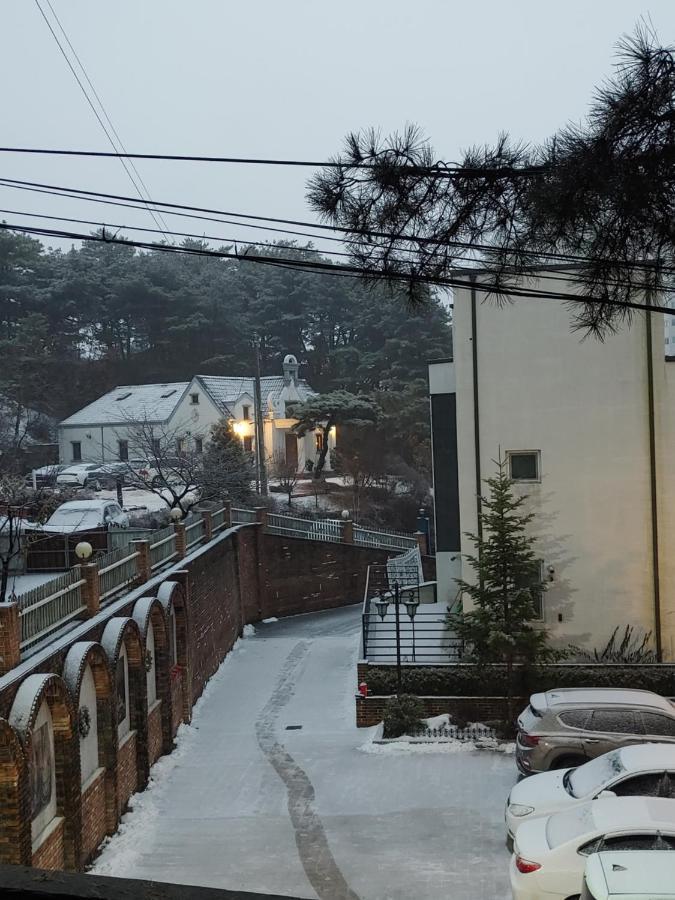 The Castle Stay Chuncheon Exterior photo