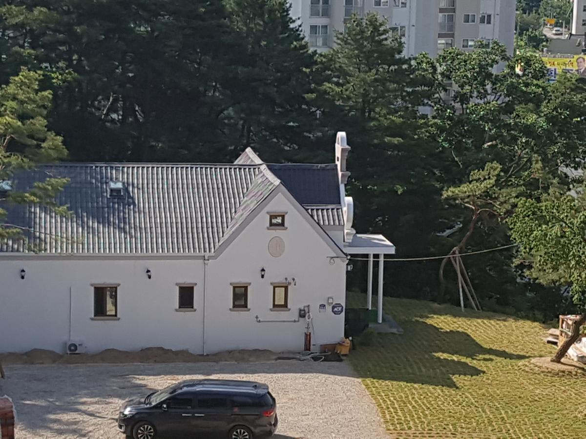 The Castle Stay Chuncheon Exterior photo